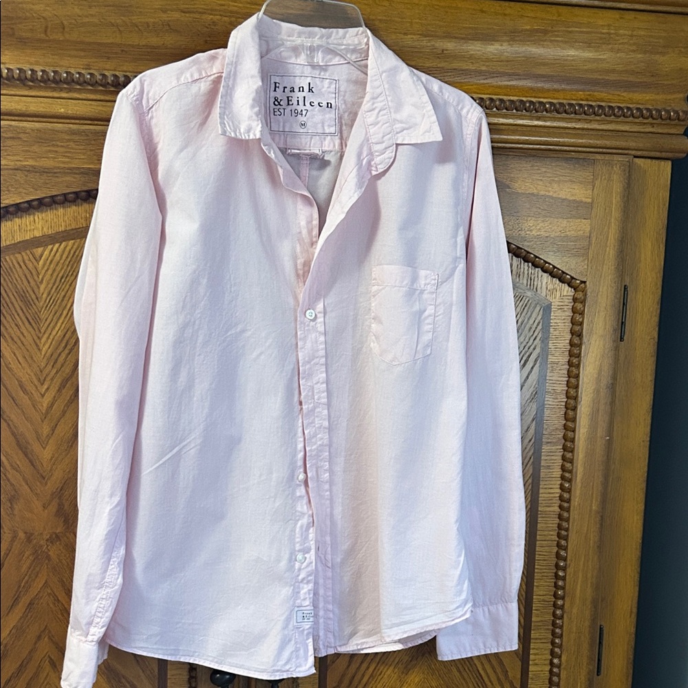 Frank & Eileen Light Pink Casual Button Up Shirt Medium
100%Cotton